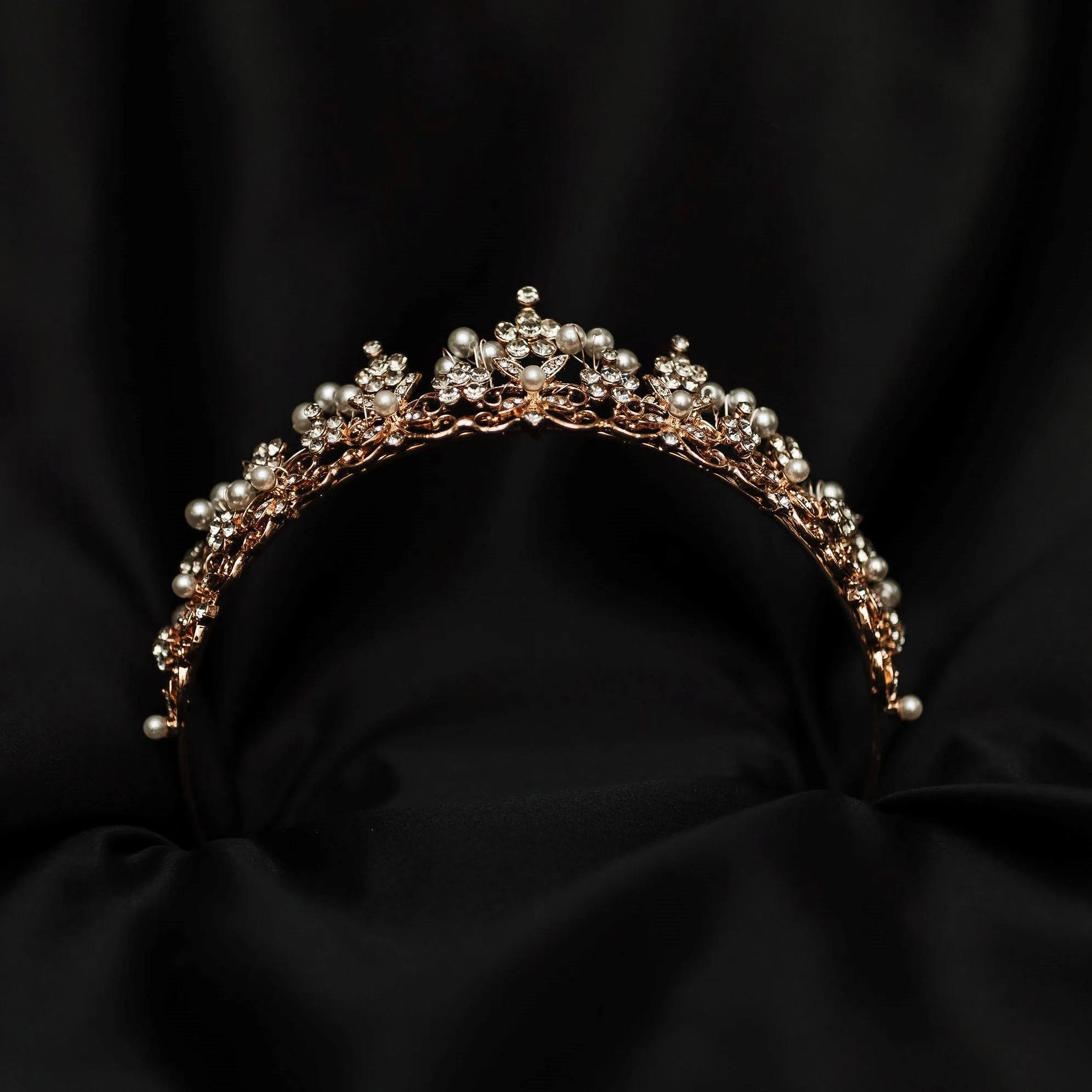 Amber's Tiara in Rose Gold With Pearl Details
