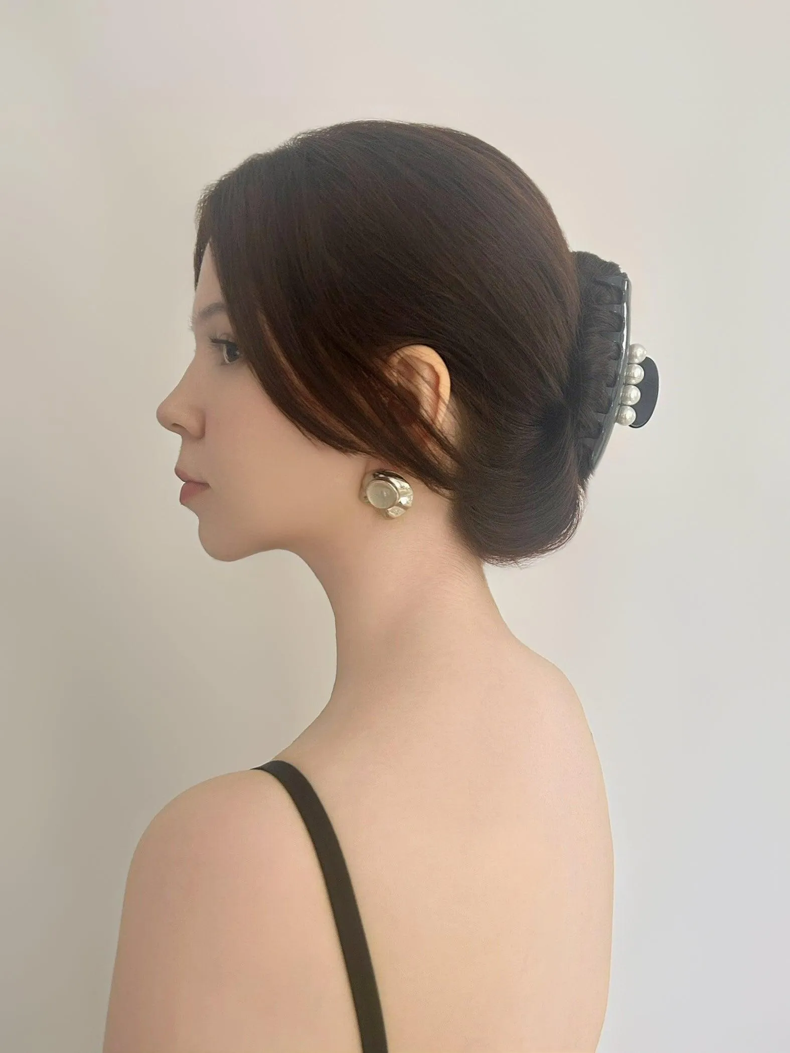 Classic Pearl Hair Claw Clip - Black