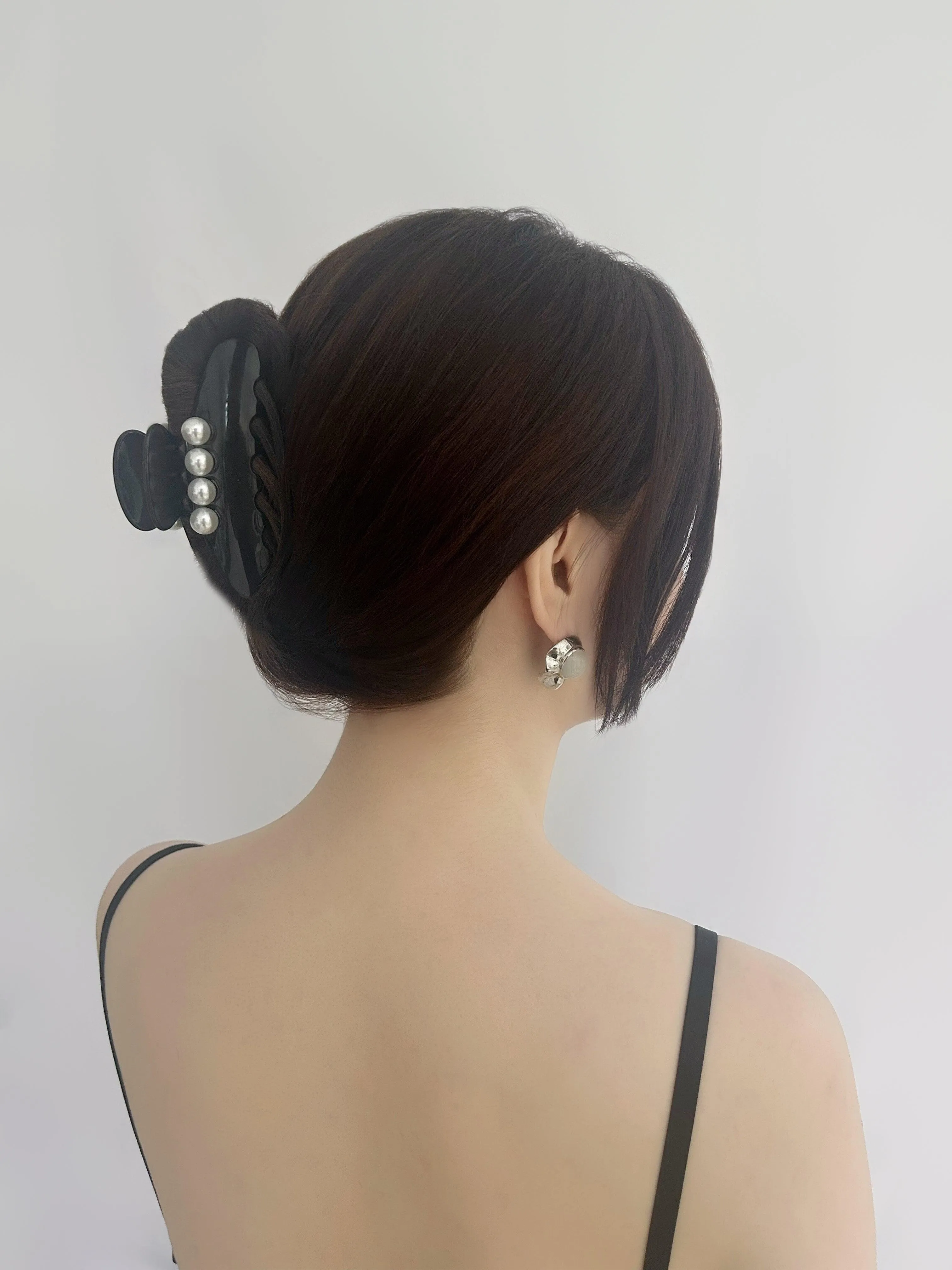 Classic Pearl Hair Claw Clip - Black