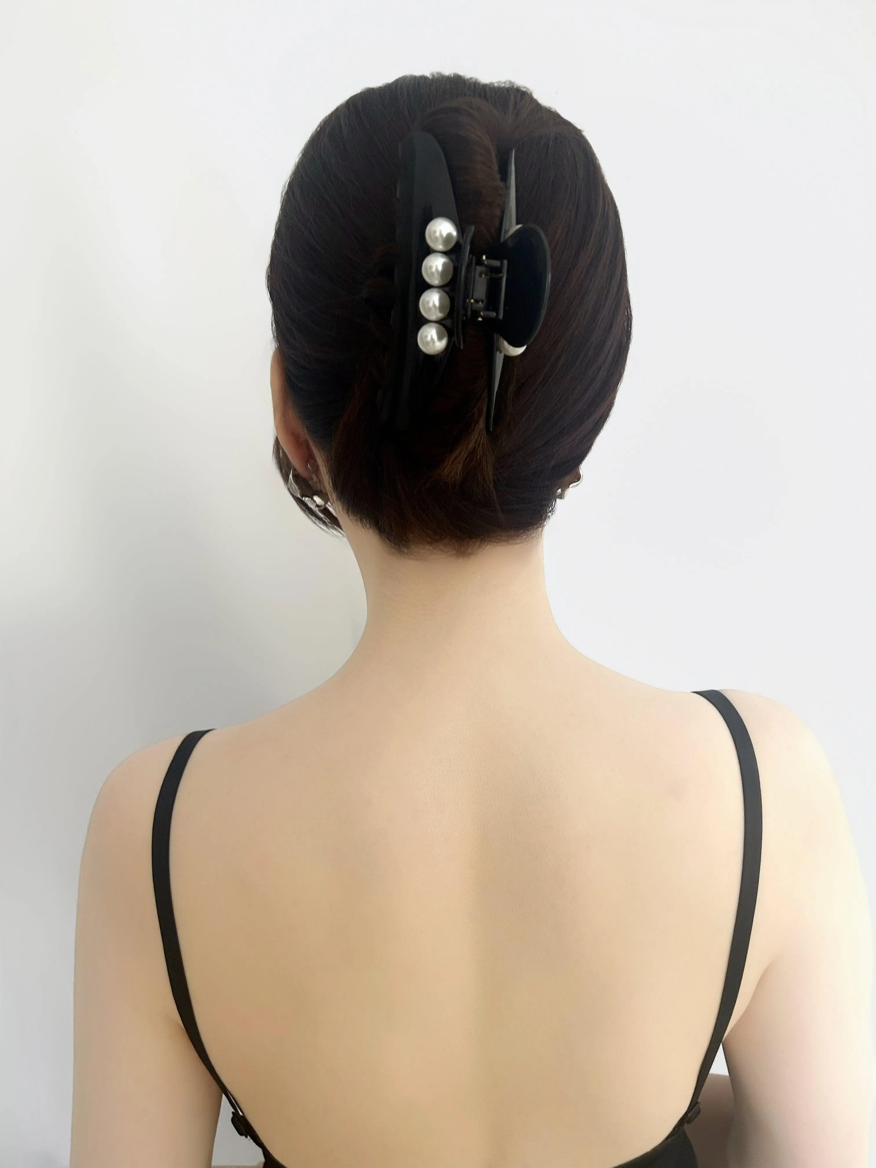 Classic Pearl Hair Claw Clip - Black