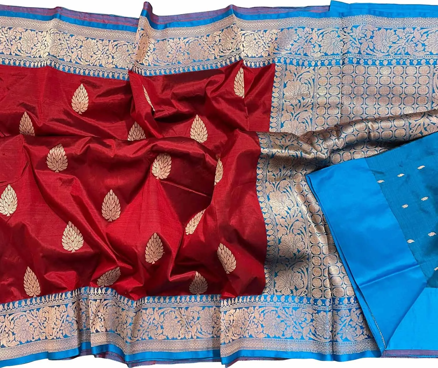 Elegant Red Banarasi Silk Saree: Traditional Woven Beauty