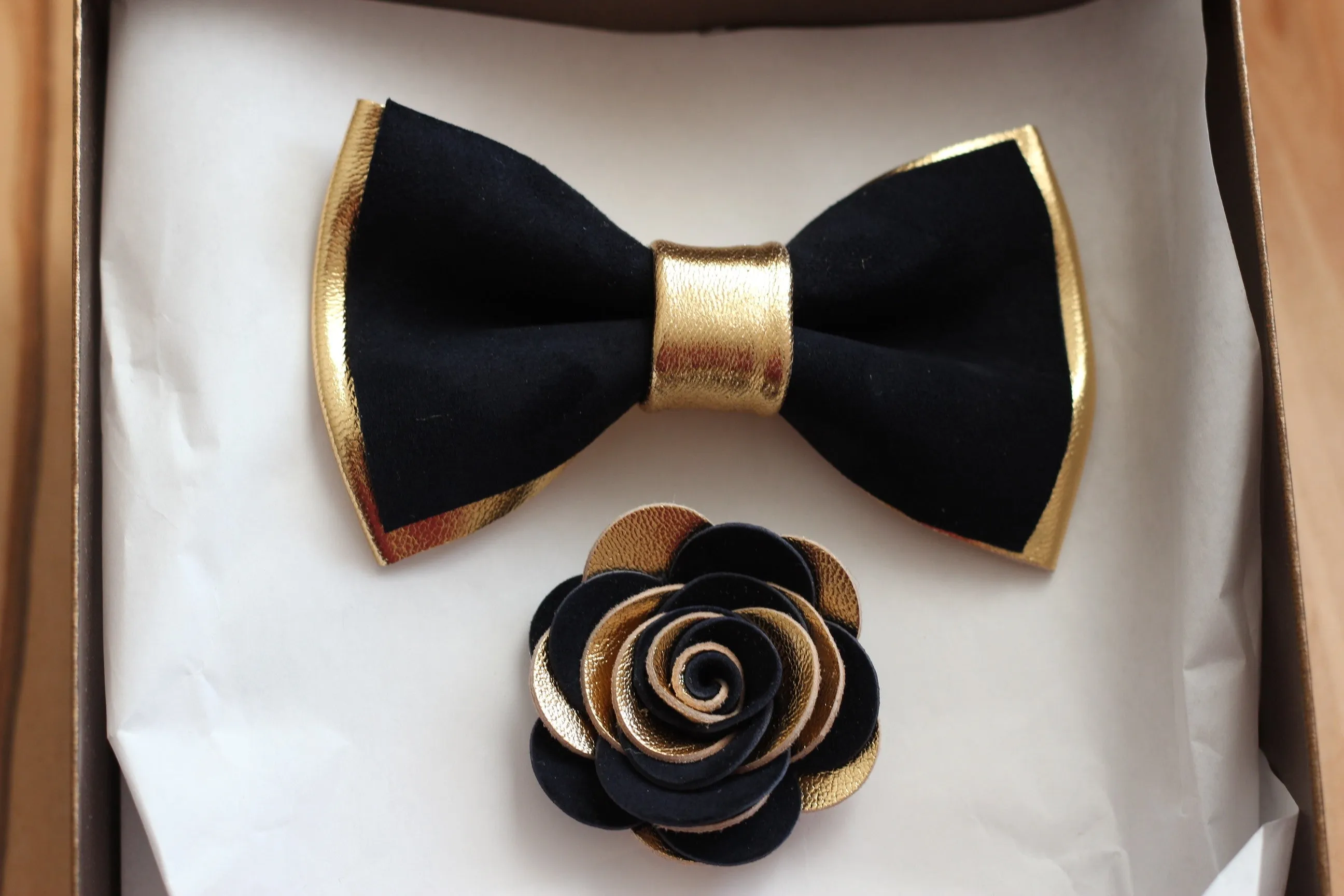 Gold and navy leather bow tie set